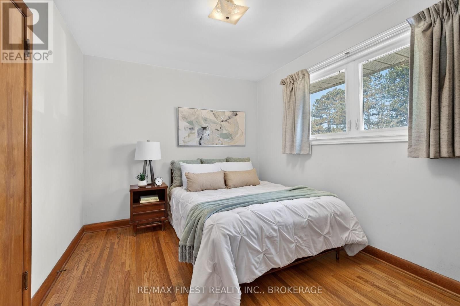 27 LENNOX STREET Image 19