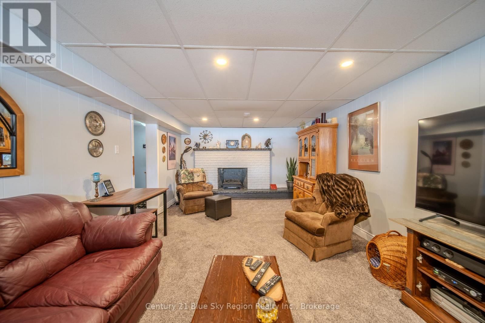 2518 SANDRA AVENUE Image 39