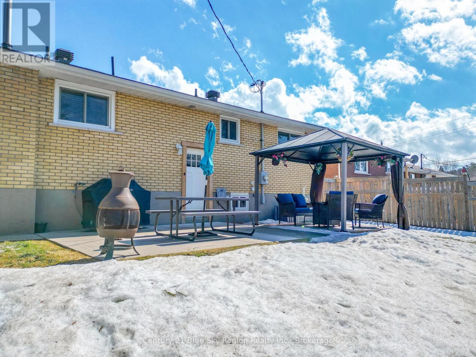 2518 SANDRA AVENUE Image 45