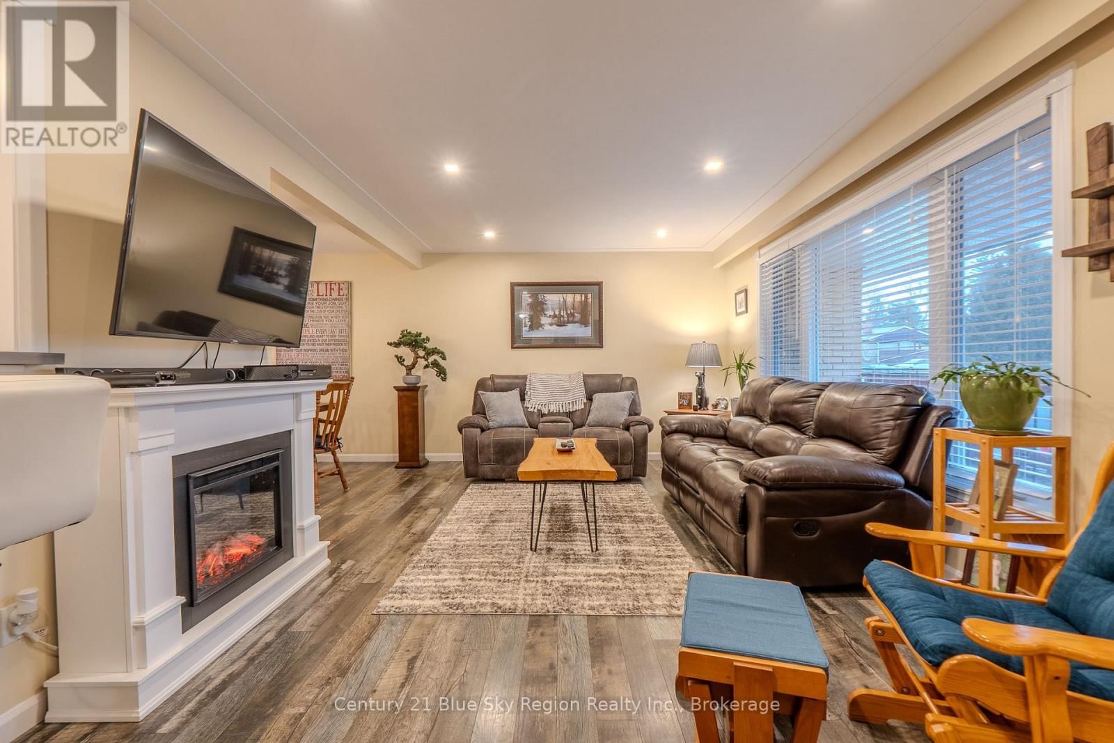 2518 SANDRA AVENUE Image 6