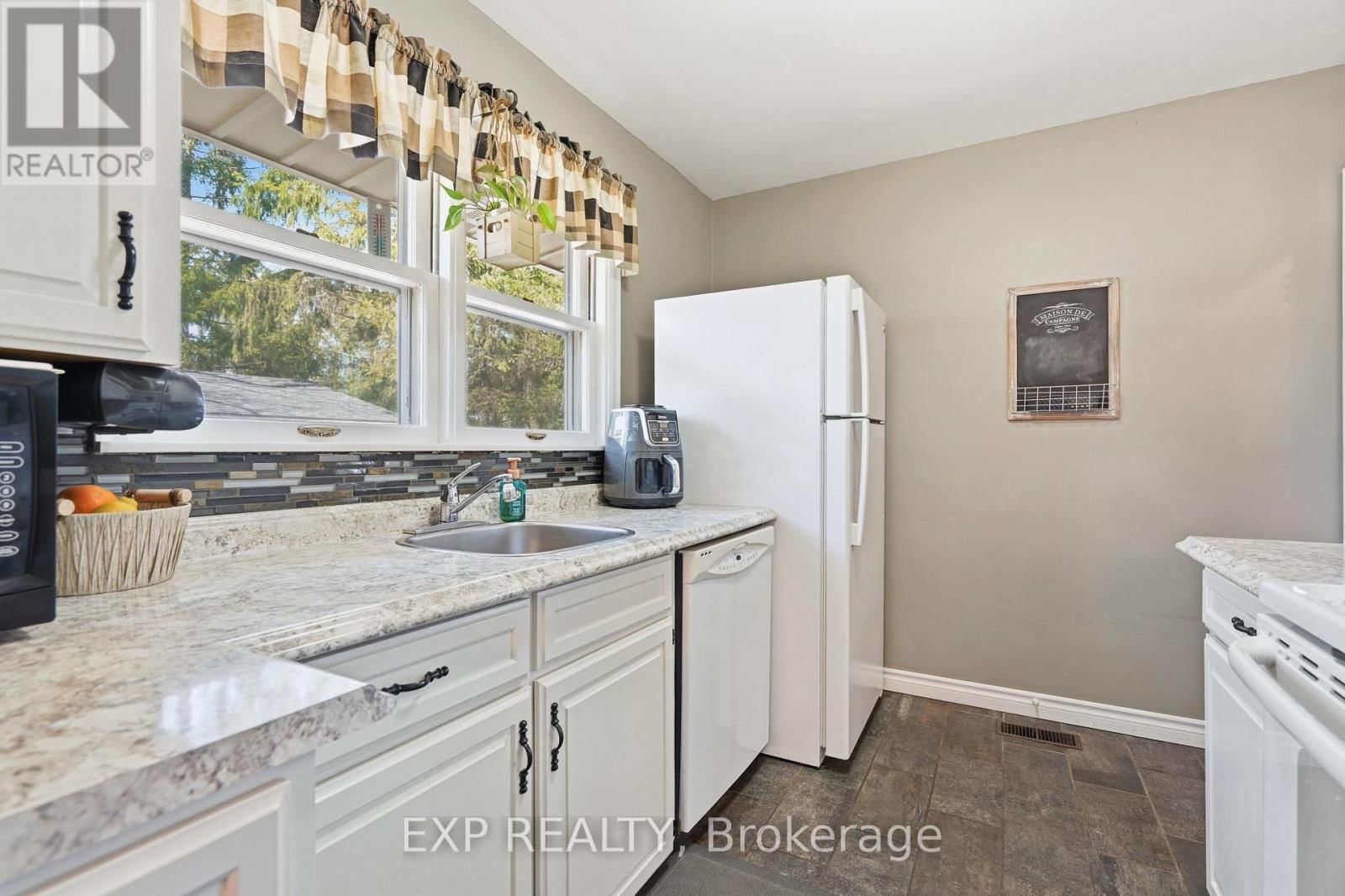 117 LAURENTIAN DRIVE NORTH Image 12