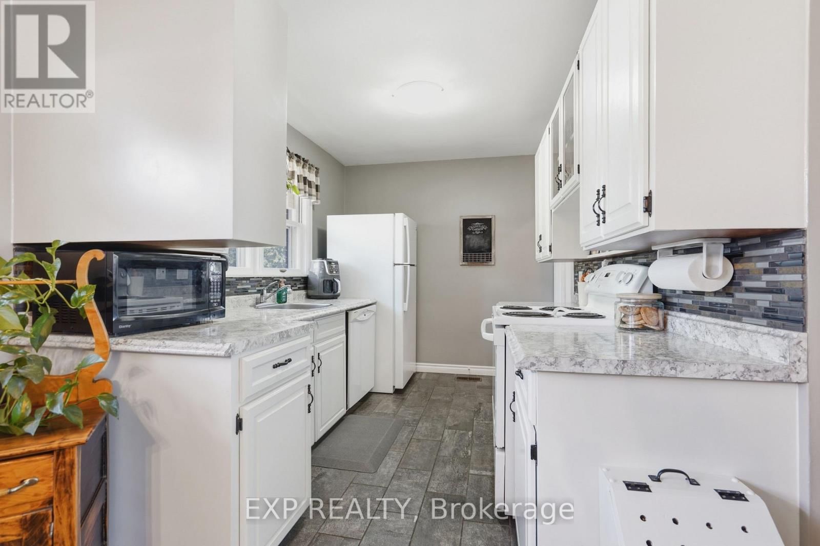 117 LAURENTIAN DRIVE NORTH Image 13