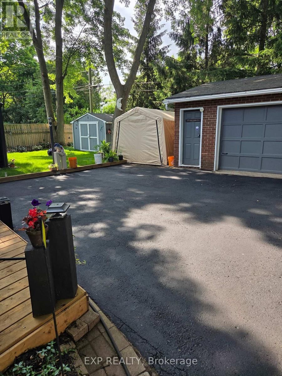 117 LAURENTIAN DRIVE NORTH Image 32