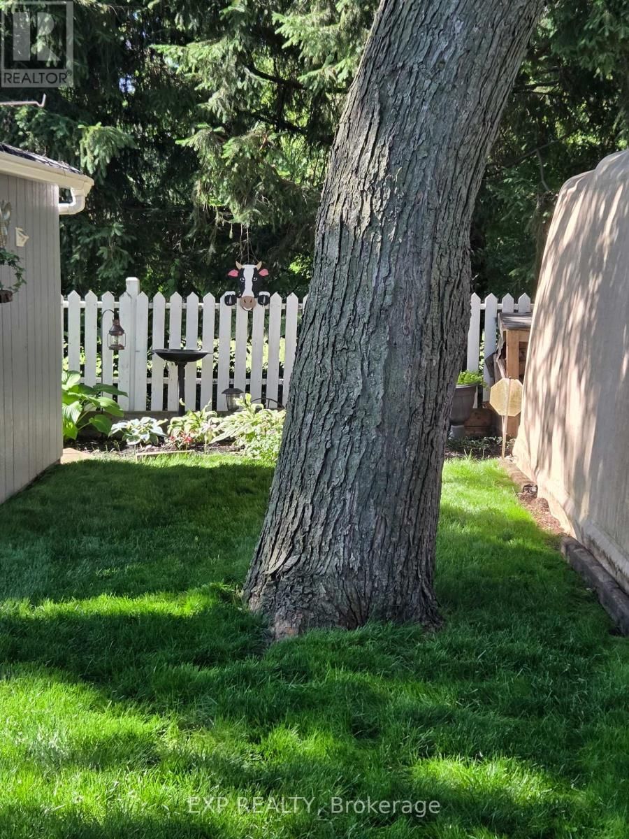 117 LAURENTIAN DRIVE NORTH Image 42