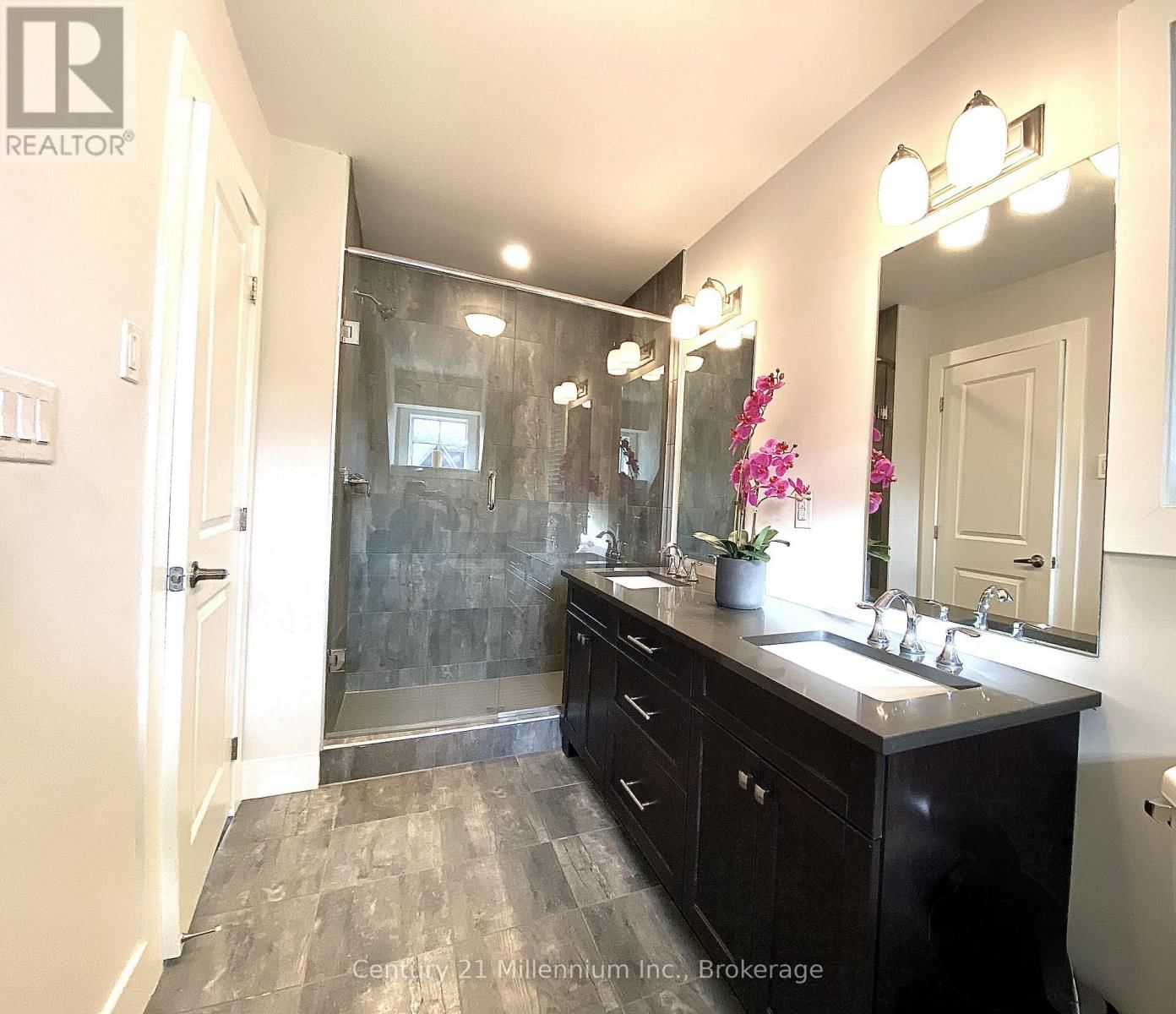 158 RED PINE STREET Image 18