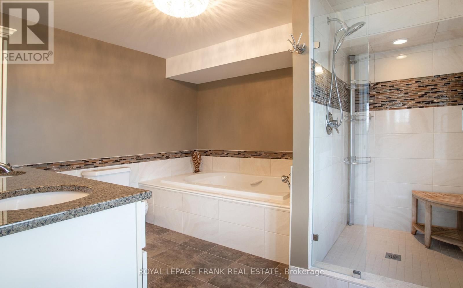 11 EDGEWATER DRIVE Image 28