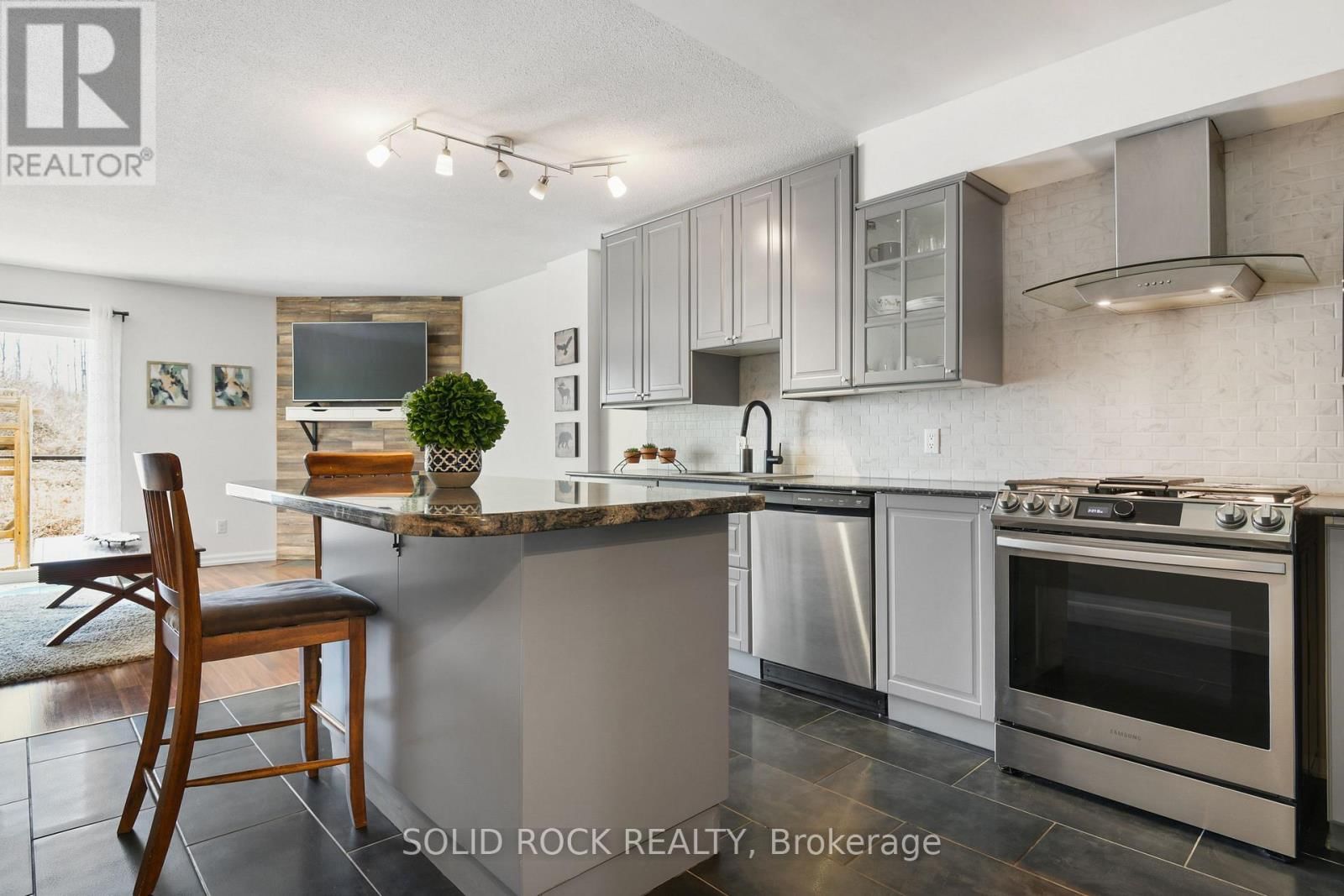 50 SPRUCE CRESCENT Image 11