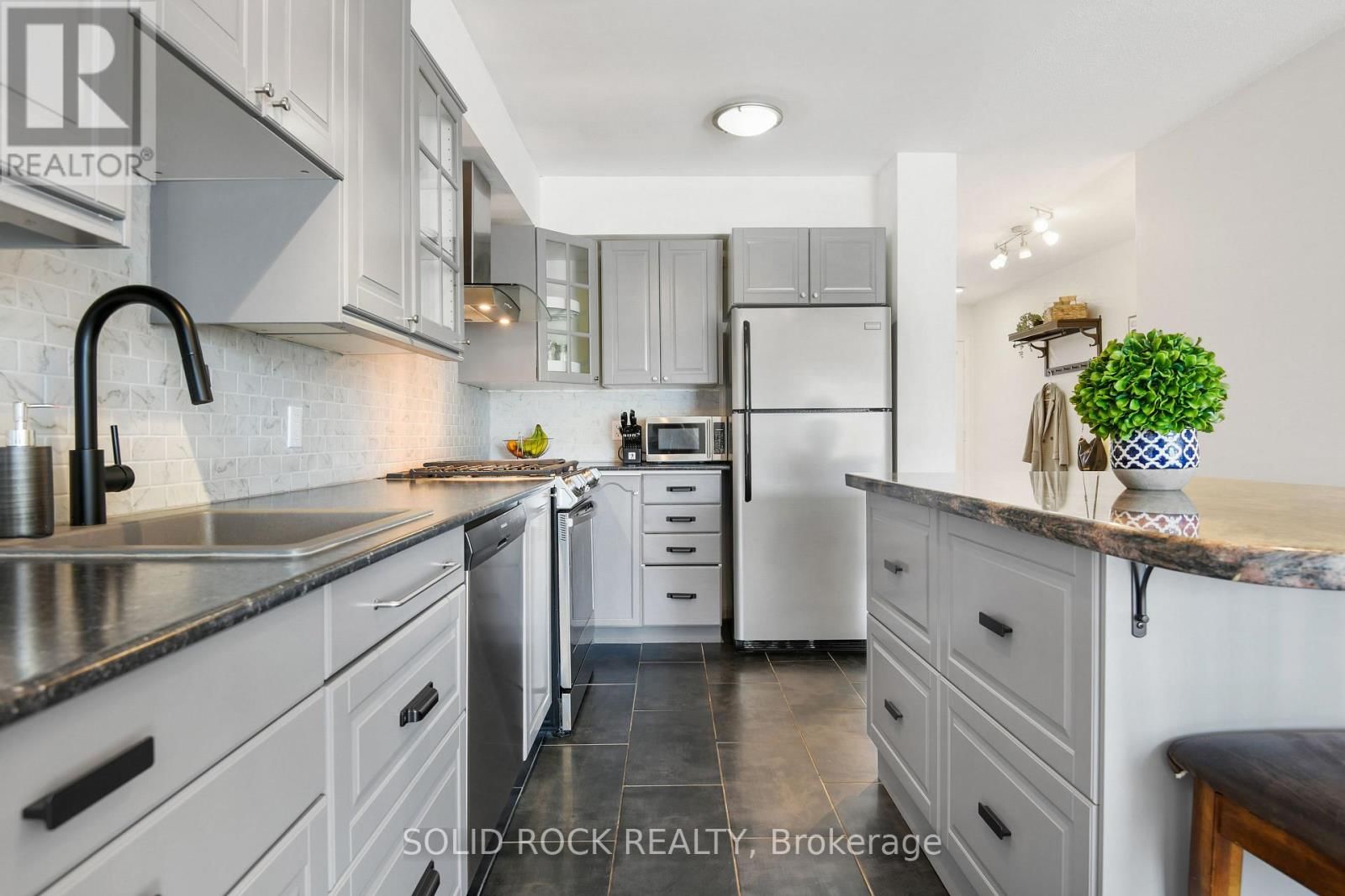 50 SPRUCE CRESCENT Image 7