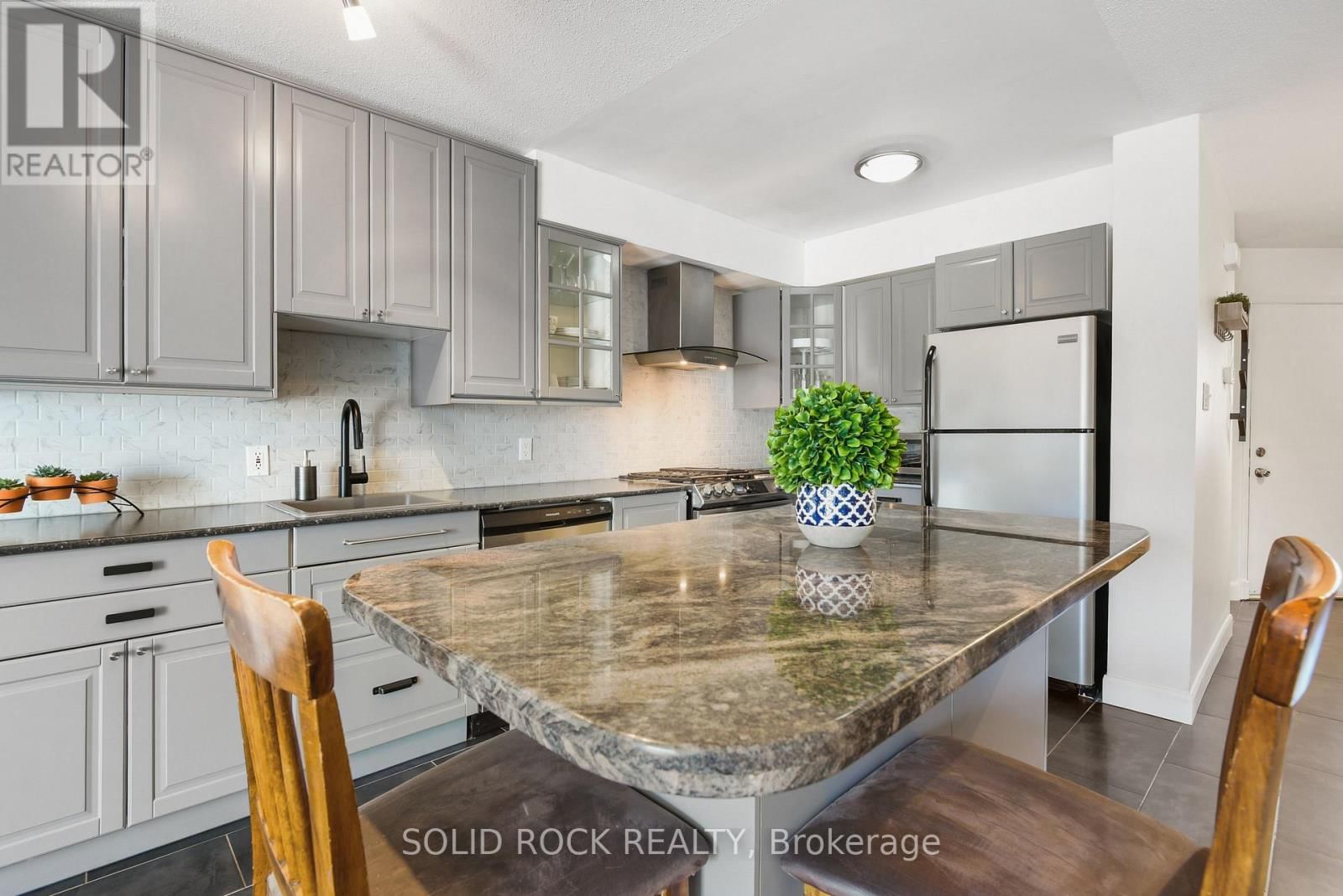 50 SPRUCE CRESCENT Image 8