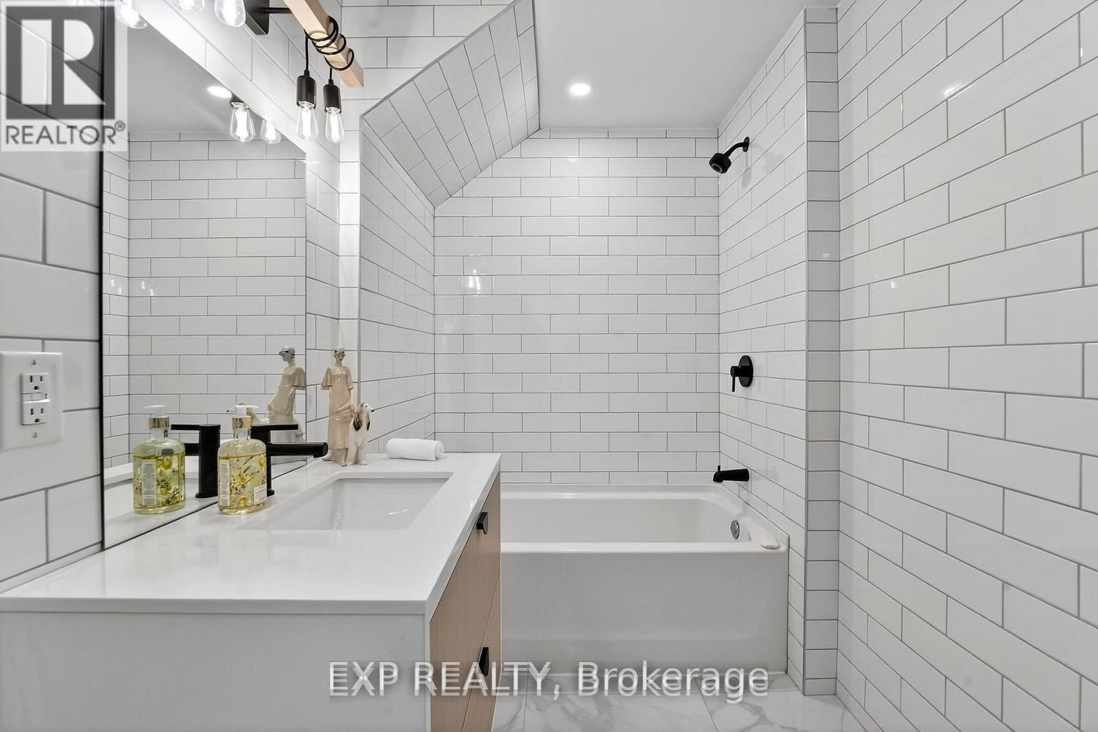 34 PANCAKE LANE Image 26