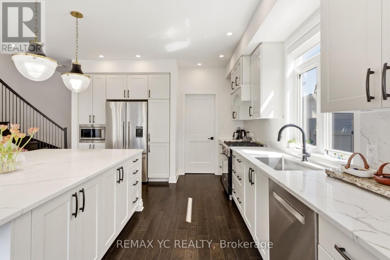 54 ANGEL HEIGHTS Image 12