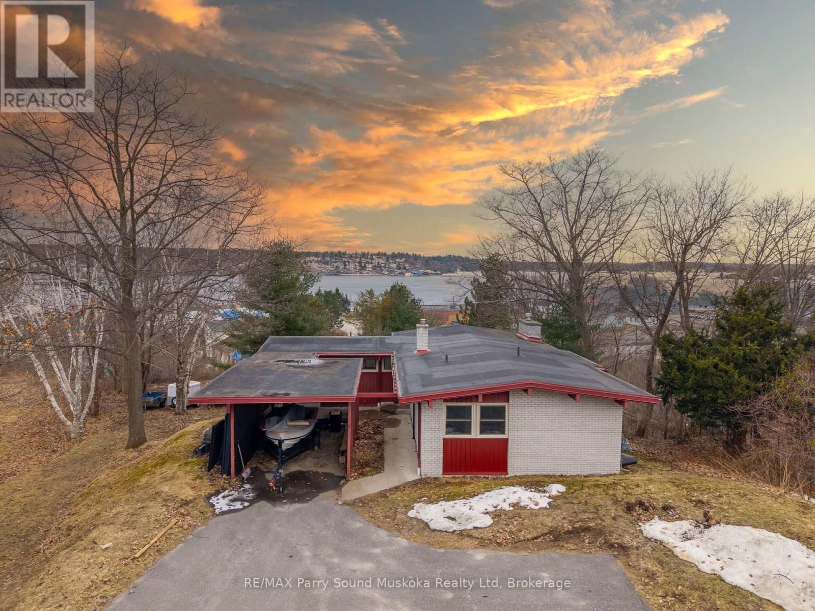 8 SUNSET AVENUE Image 1