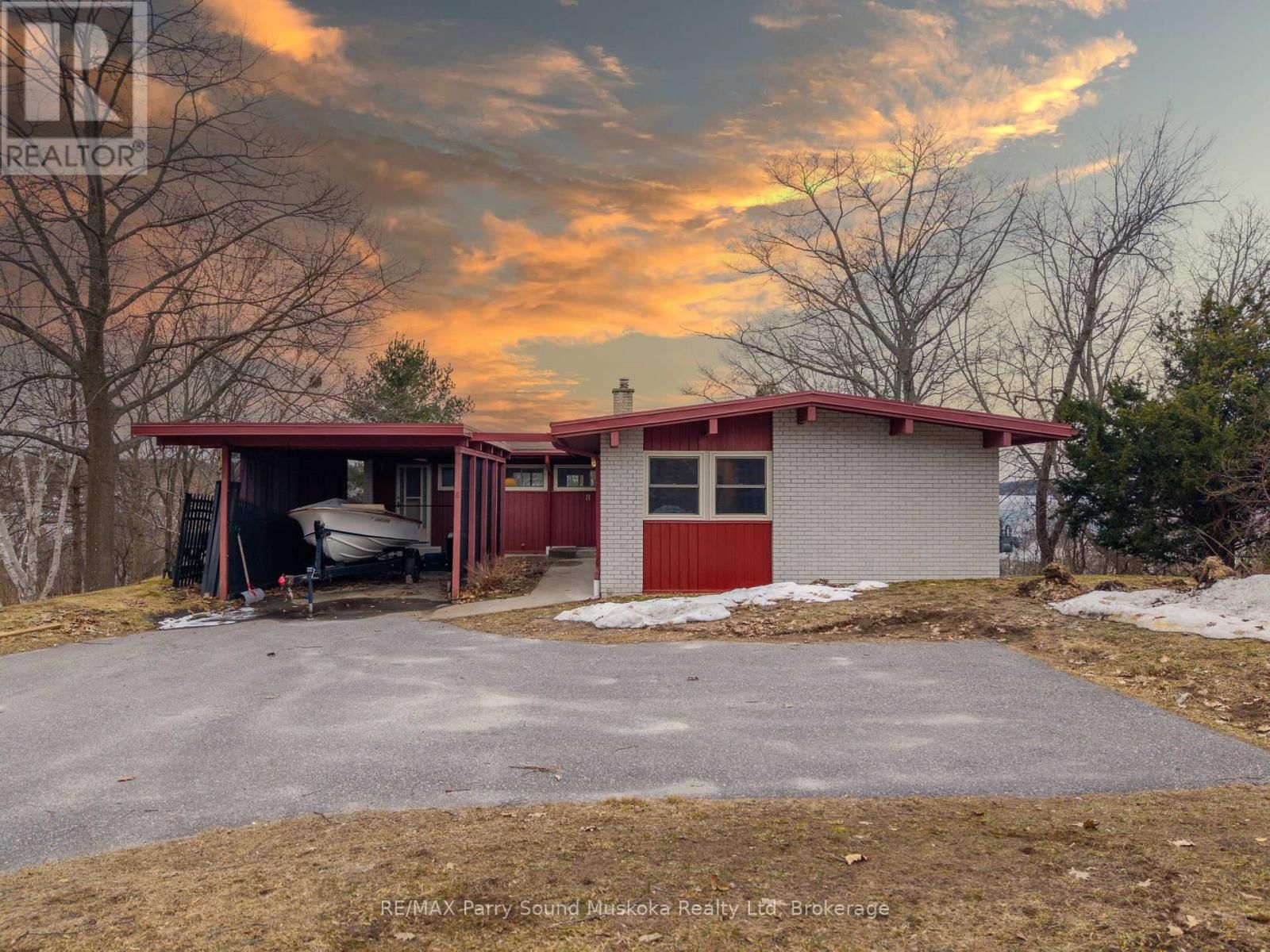 8 SUNSET AVENUE Image 49