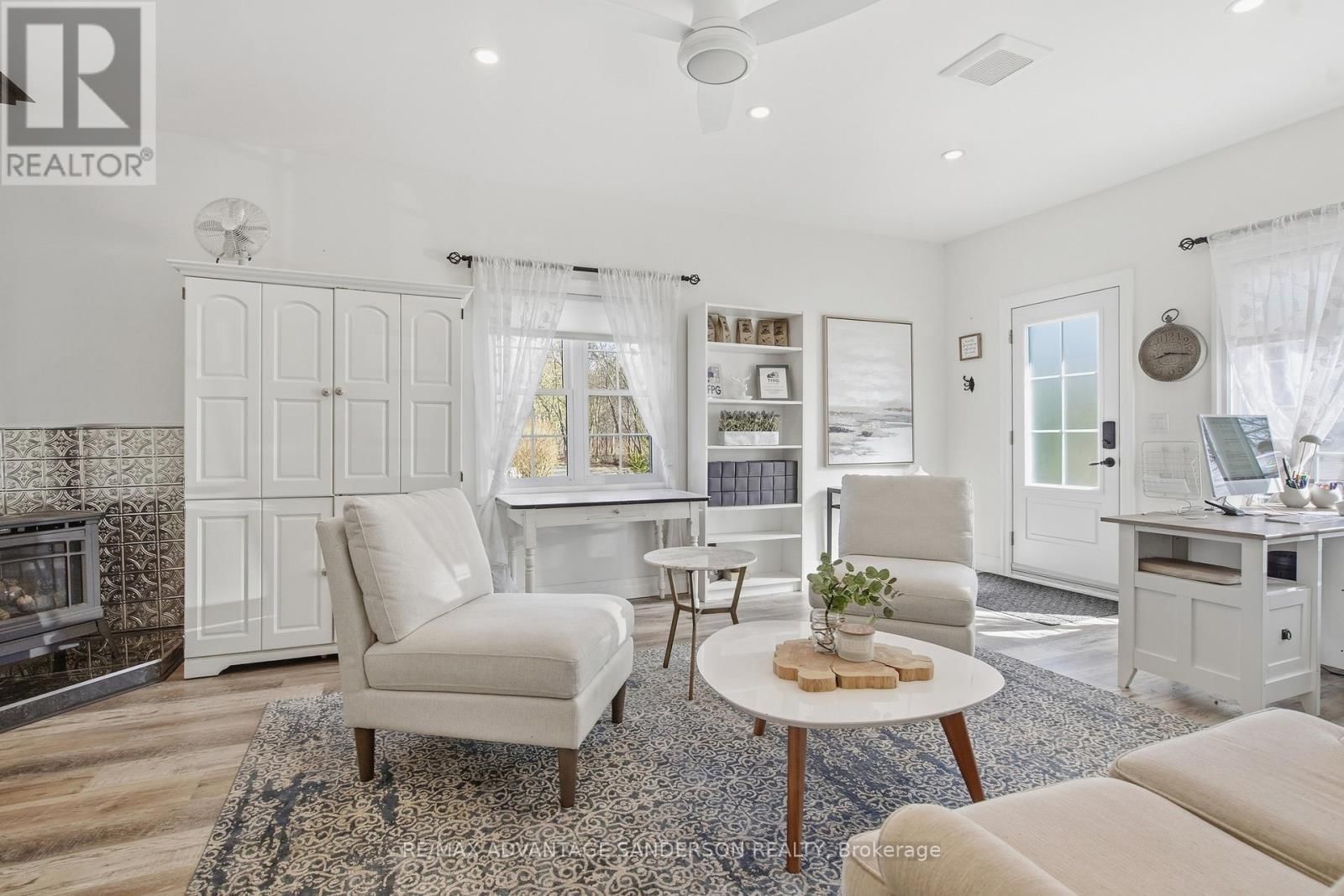 21727 VANNECK ROAD Image 32