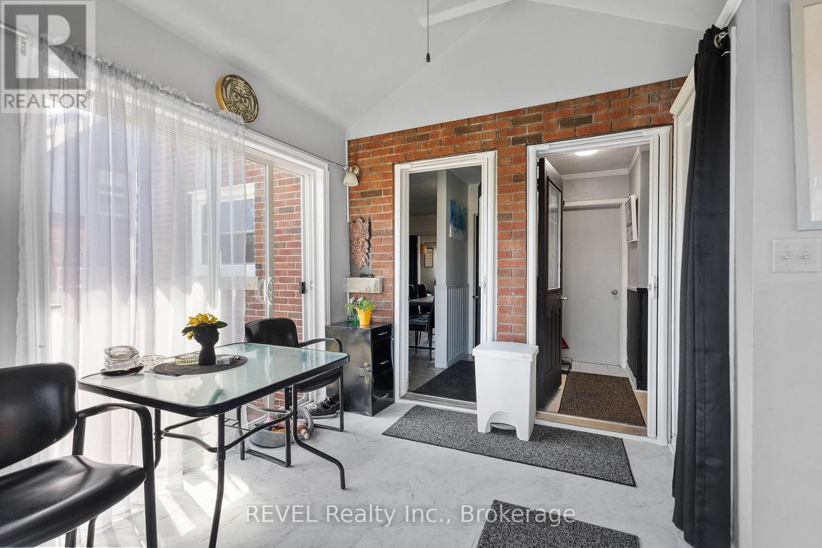 137 WELLINGTON STREET Image 21