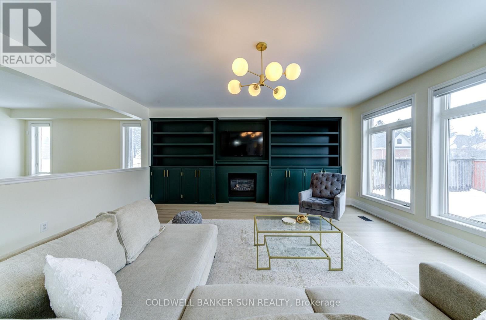 33 ELLIS CRESCENT Image 10