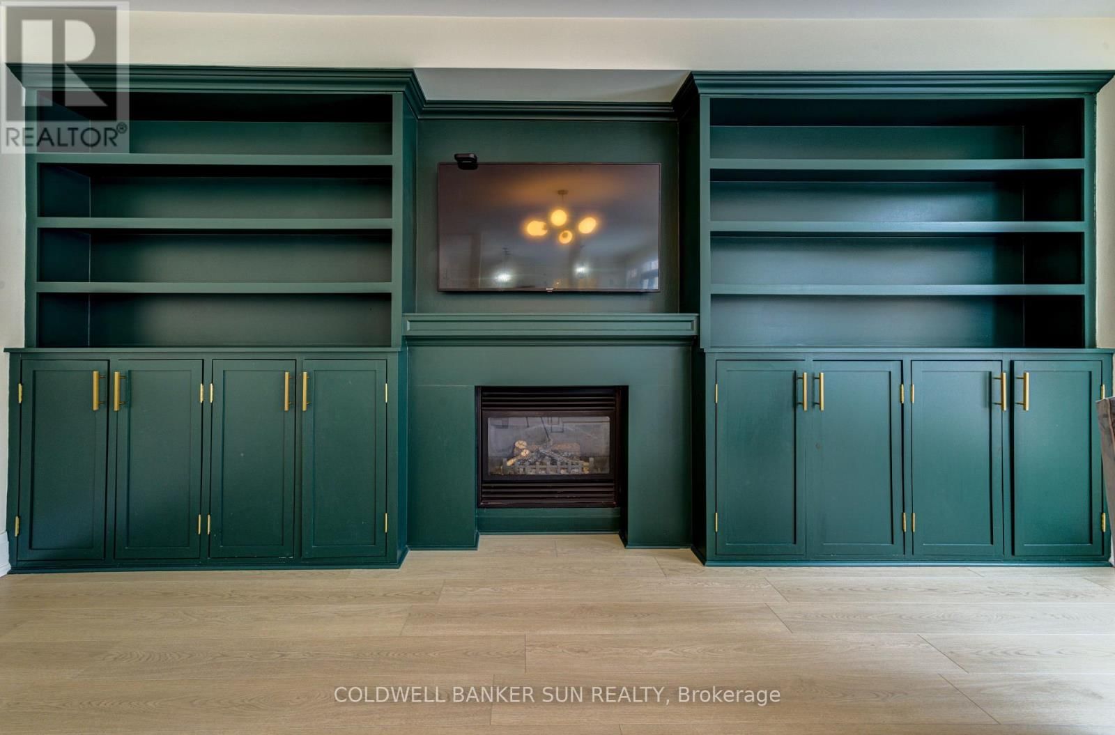 33 ELLIS CRESCENT Image 11