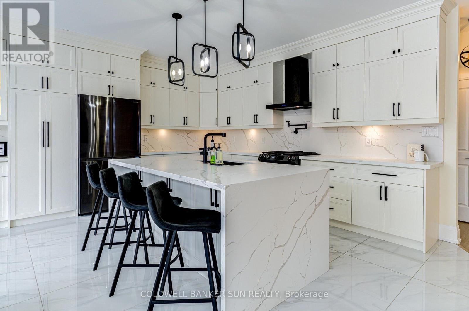 33 ELLIS CRESCENT Image 15