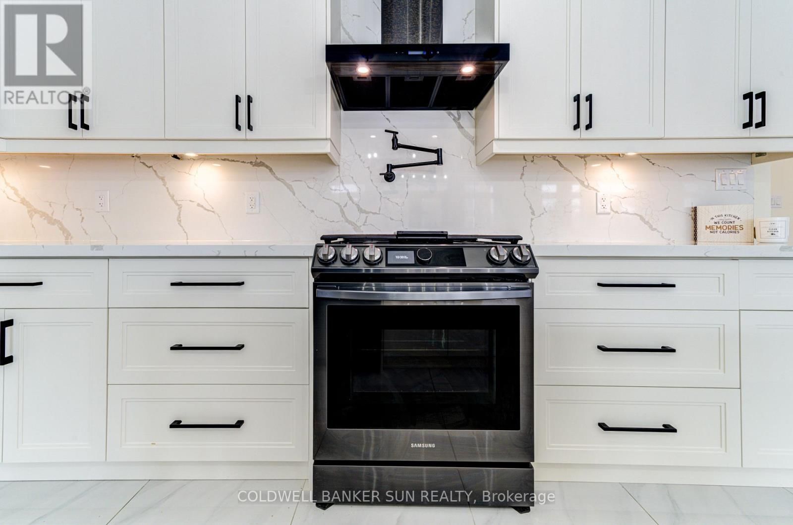 33 ELLIS CRESCENT Image 17