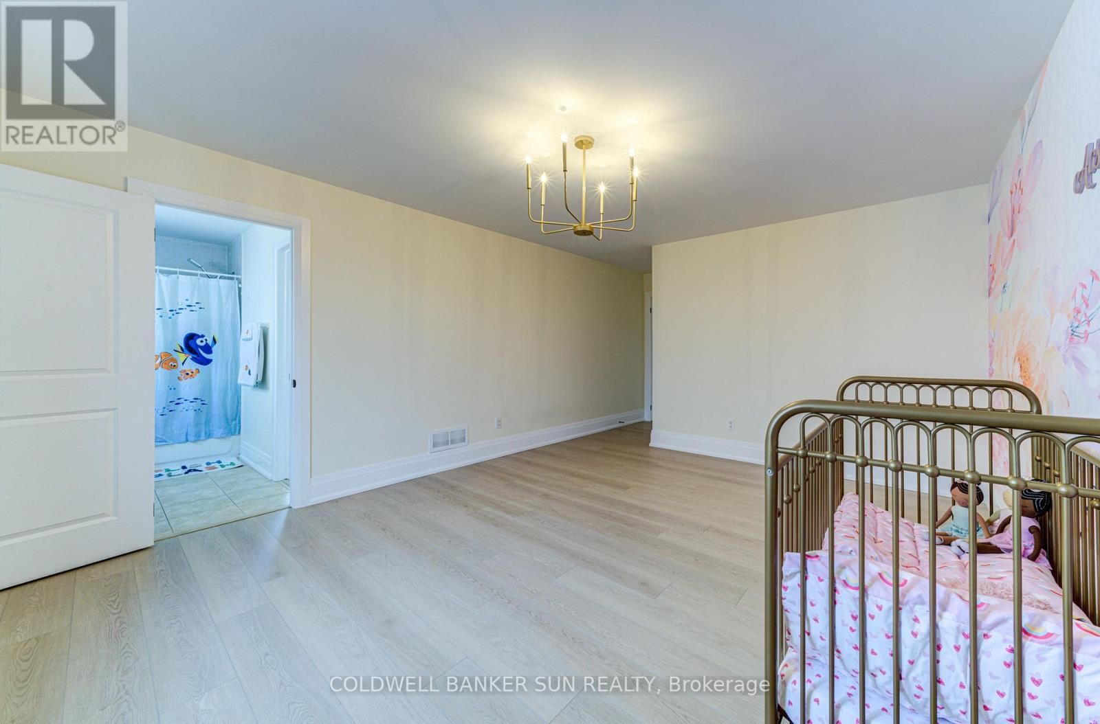 33 ELLIS CRESCENT Image 37