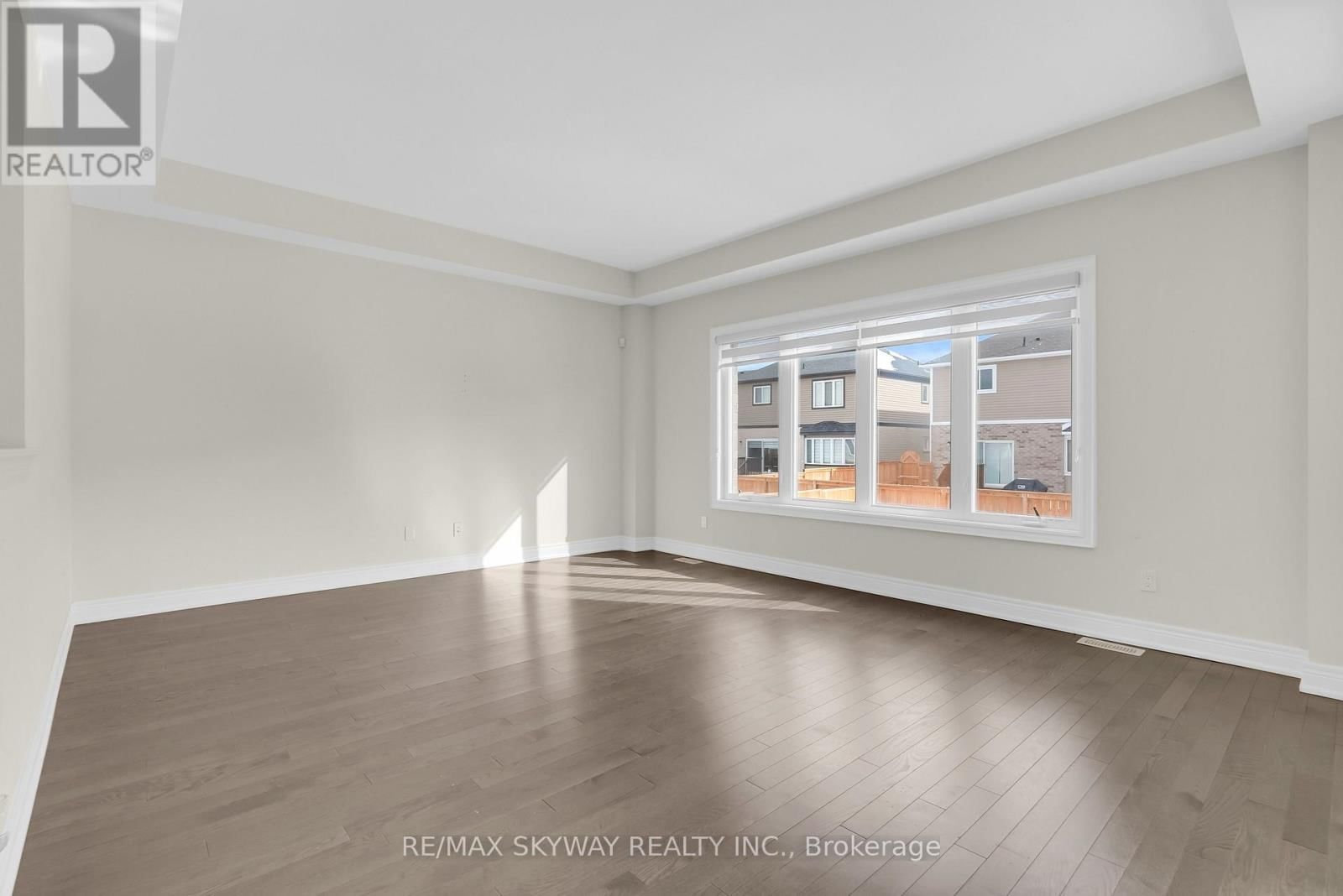 27 MONARCH STREET Image 10