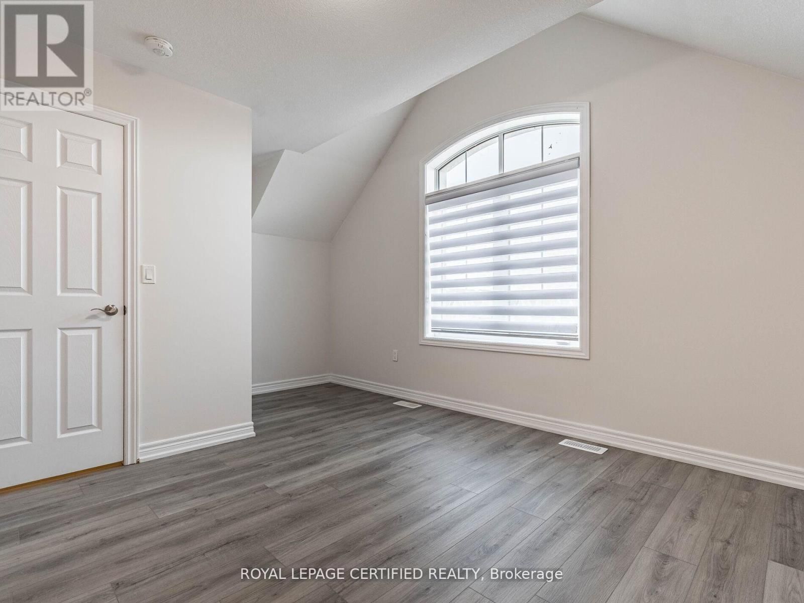 596 LINDEN DRIVE Image 23