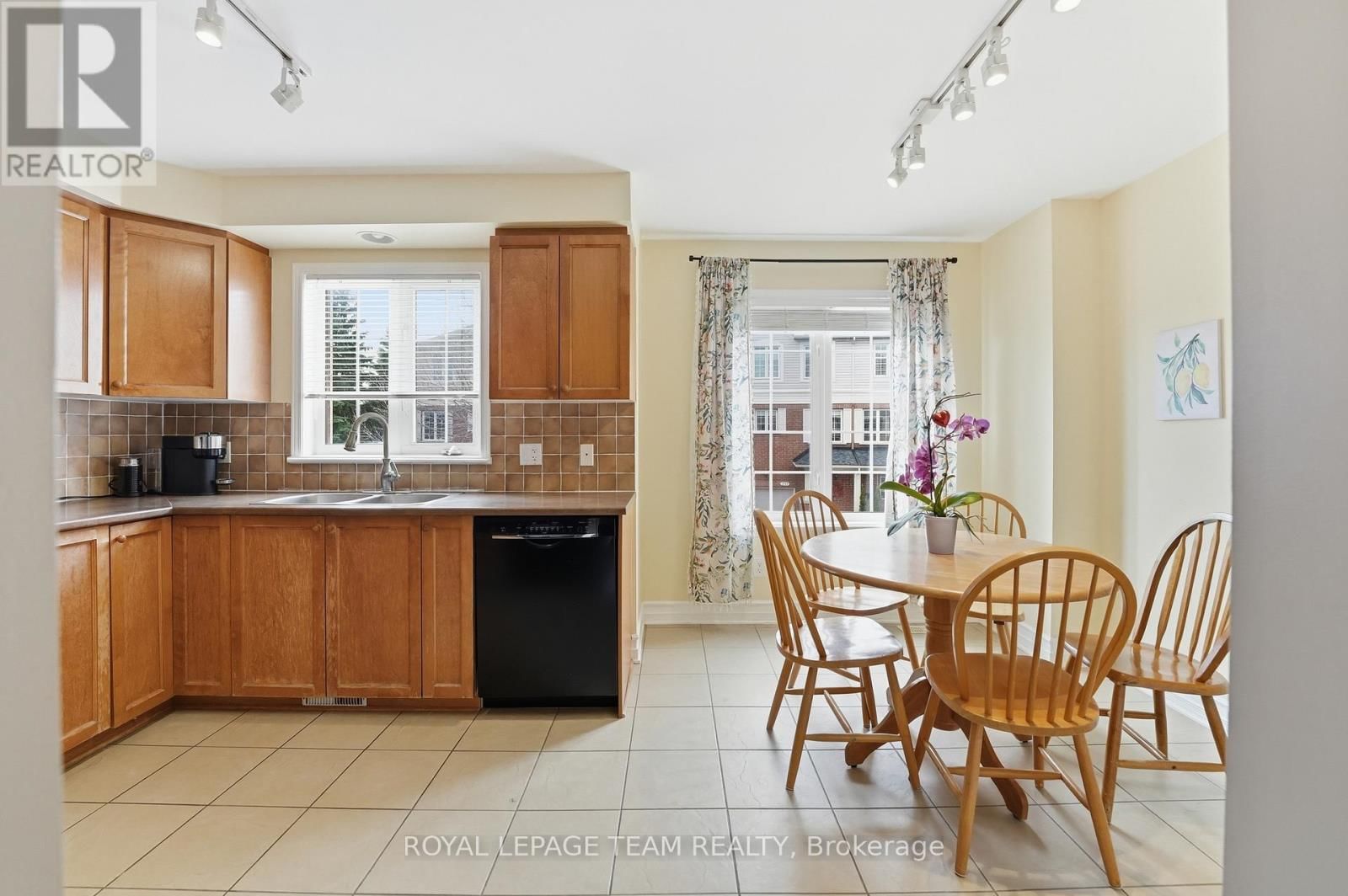 206 - 90 EDENVALE DRIVE Image 15