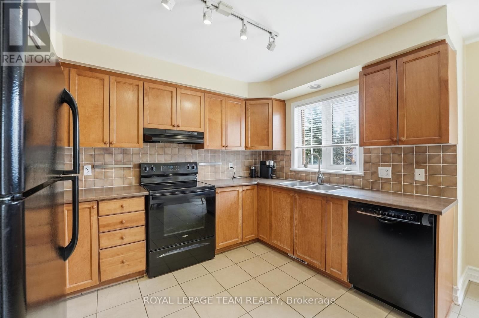 206 - 90 EDENVALE DRIVE Image 16