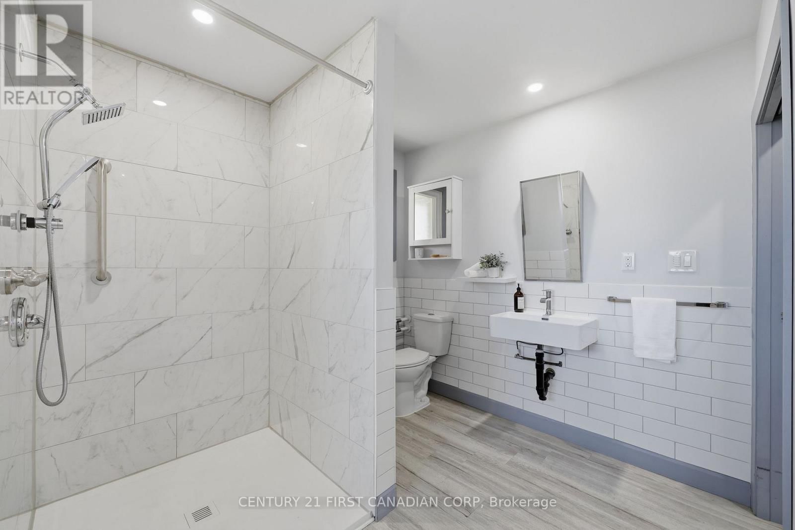 1878 TRAFALGAR STREET Image 25