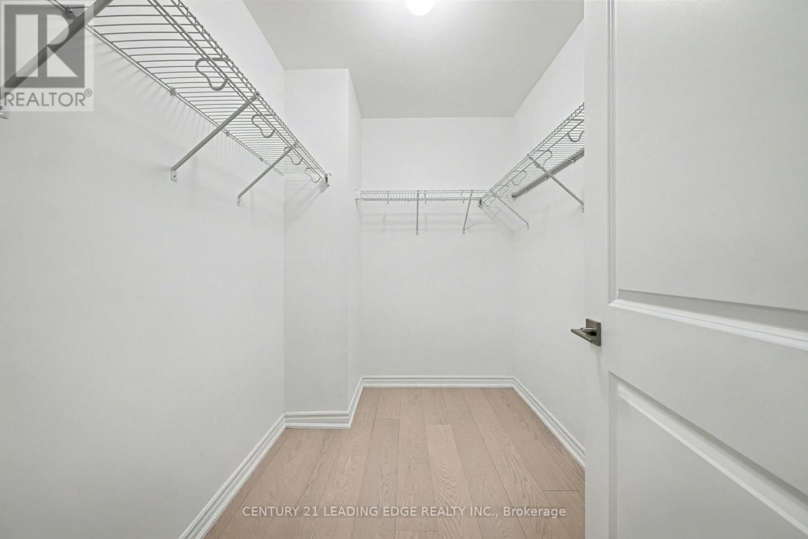 8 TURNBERRY COURT Image 18