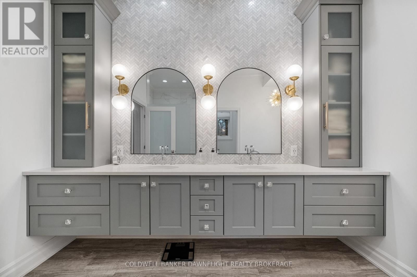 9923 PARKVIEW CRESCENT Image 22