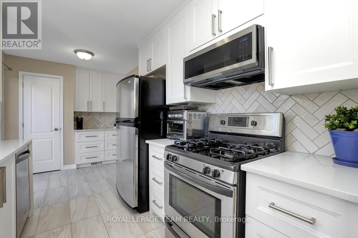 704 MALEY STREET Image 15