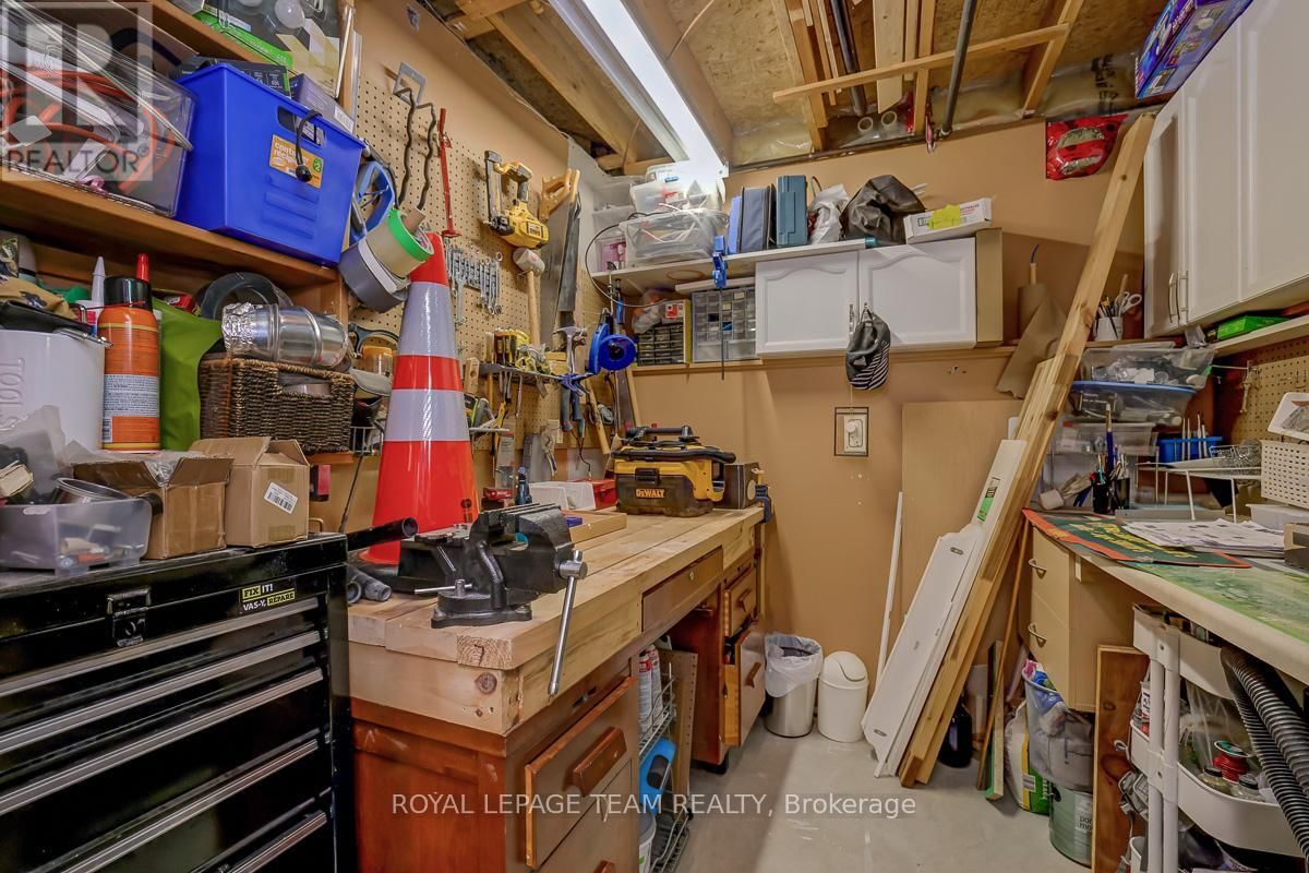 704 MALEY STREET Image 43