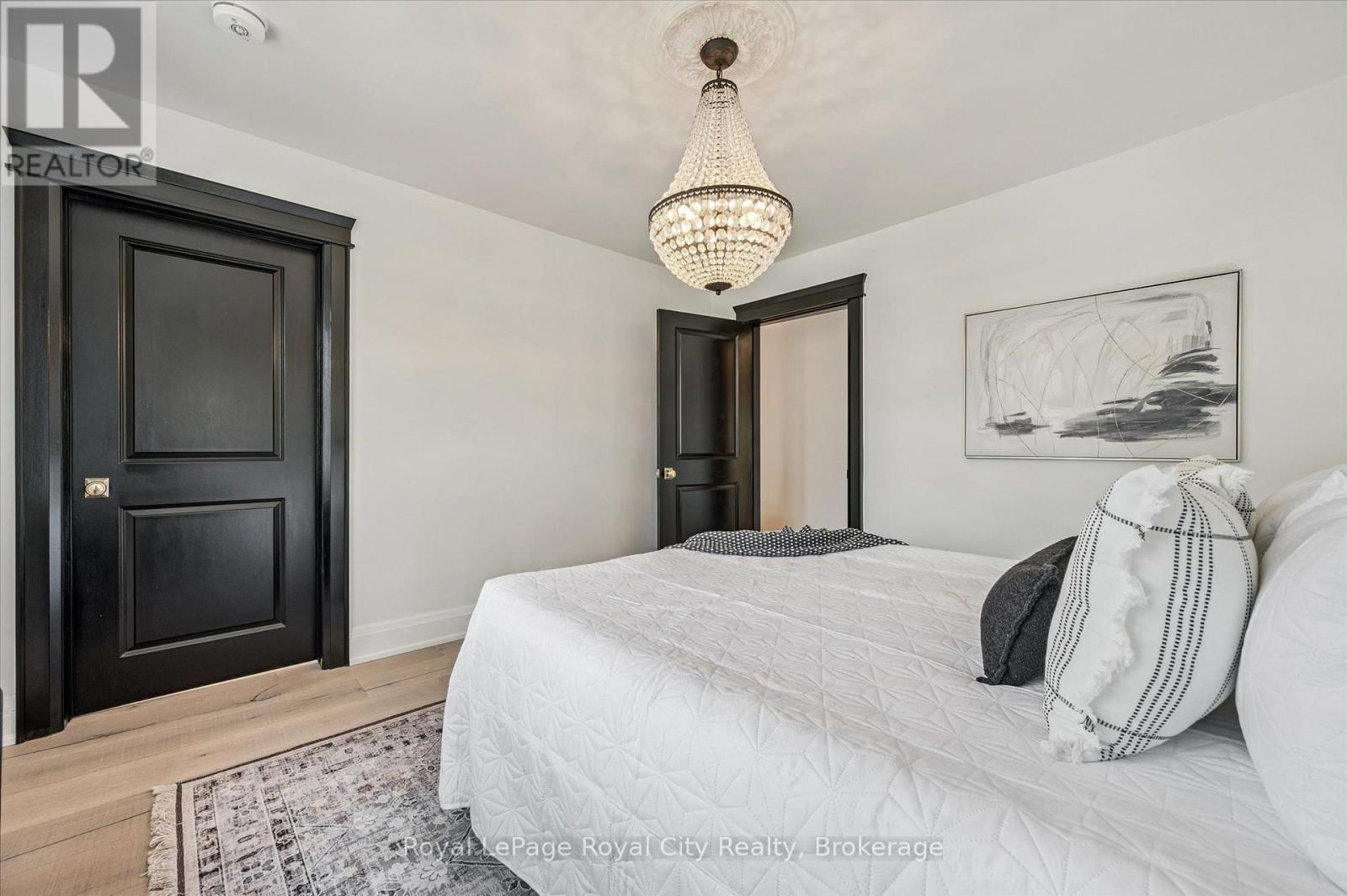 87 UNIVERSITY AVENUE WEST Image 27