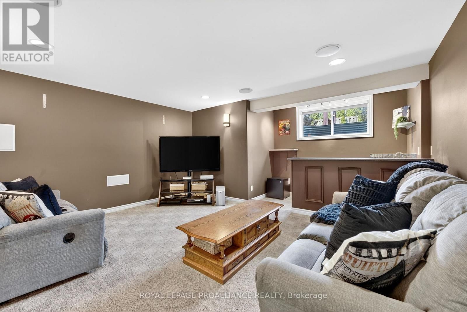 27 GAVEY STREET Image 24