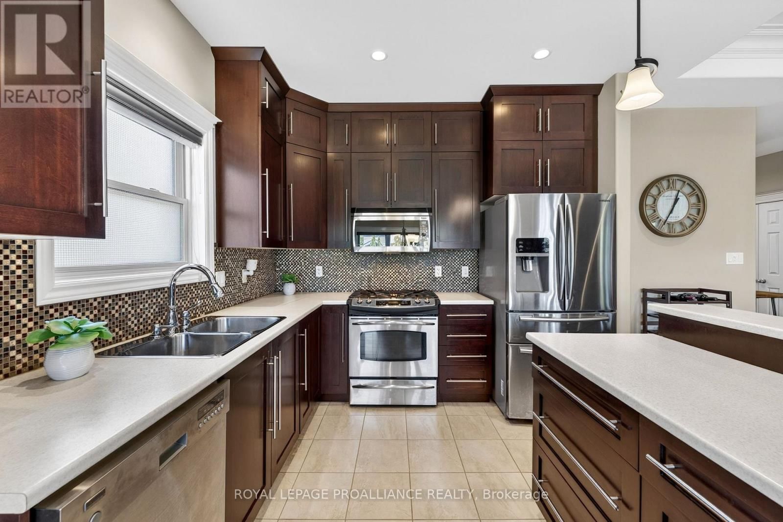 27 GAVEY STREET Image 6