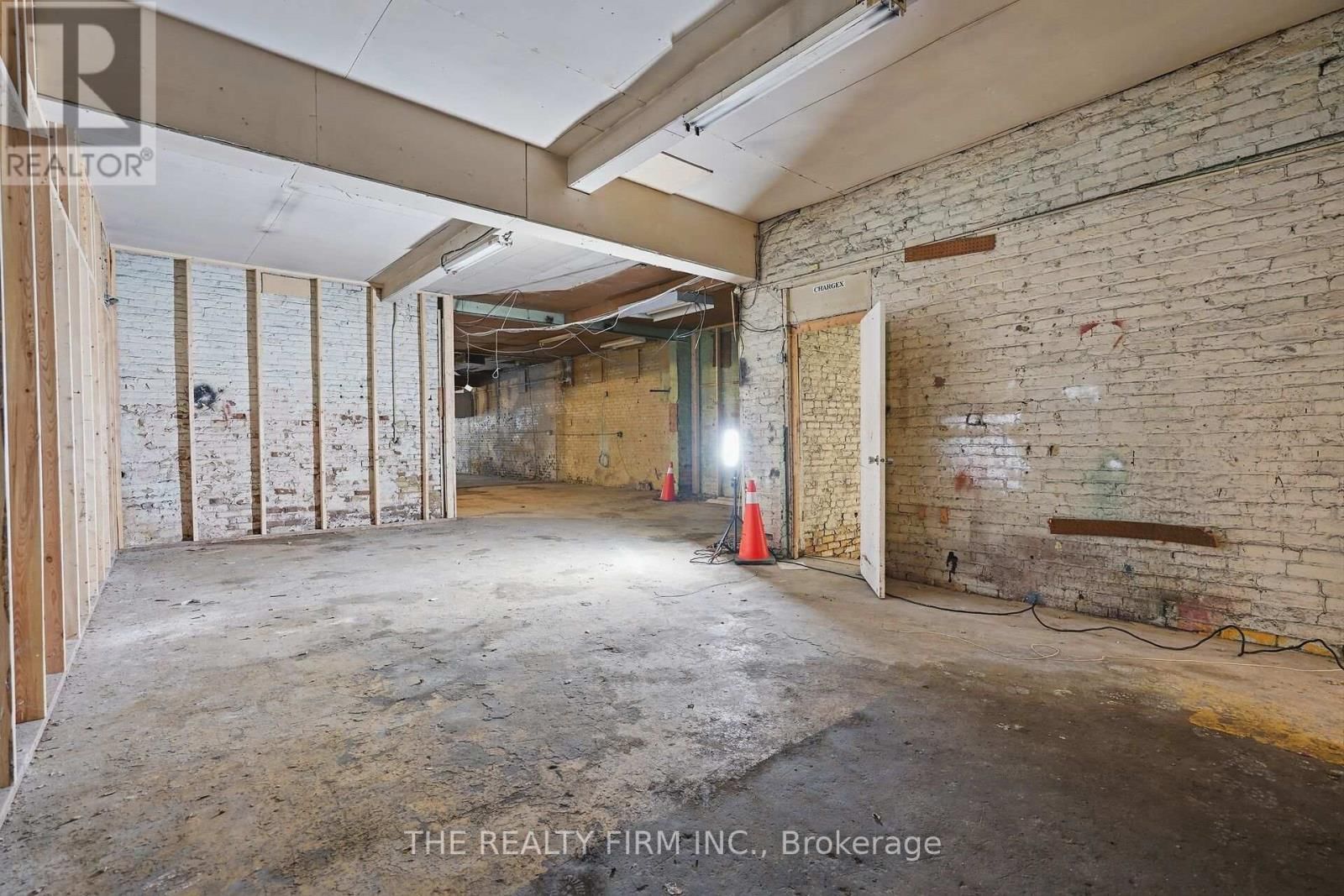 620 MARSHALL STREET Image 13