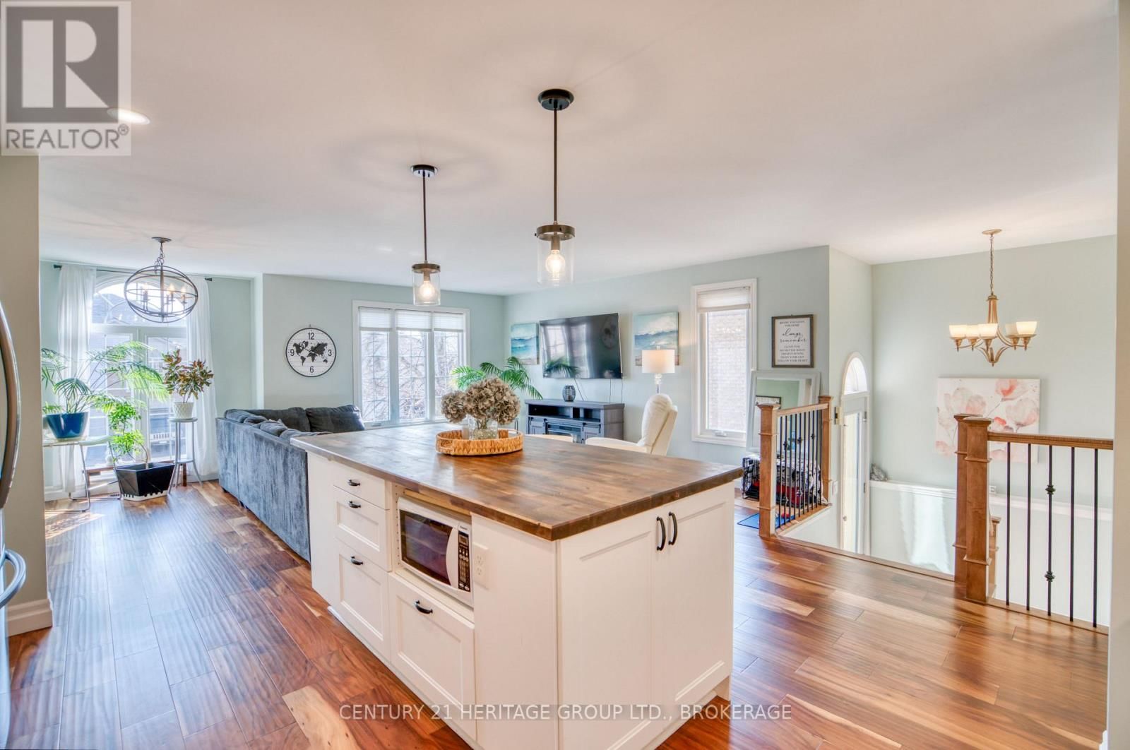 654 BARNSLEY CRESCENT Image 15