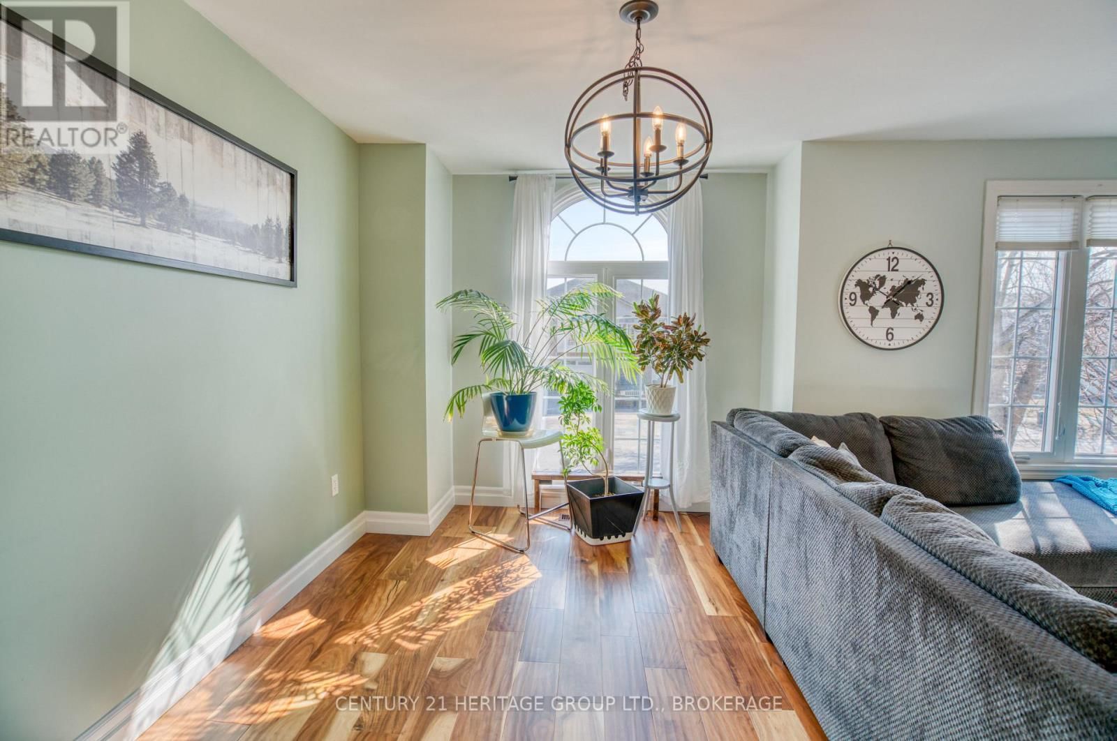 654 BARNSLEY CRESCENT Image 17