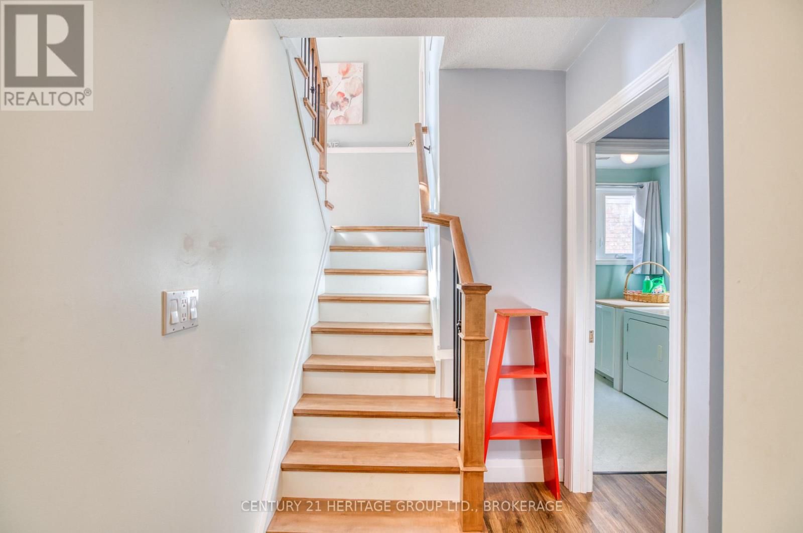 654 BARNSLEY CRESCENT Image 37