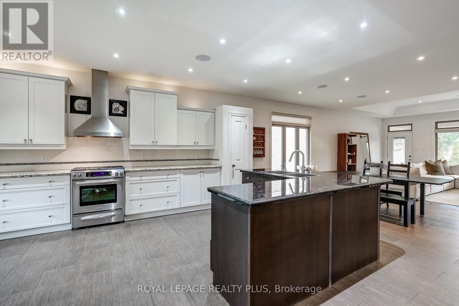 122 MISSION ROAD Image 8