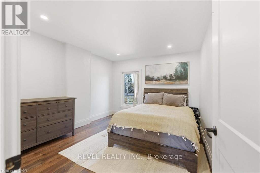 47 WOOD STREET EAST Image 15