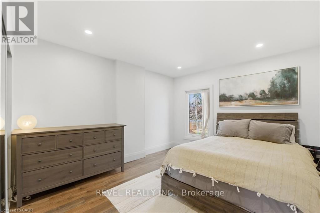 47 WOOD STREET EAST Image 16