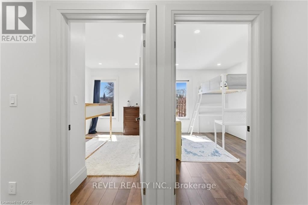 47 WOOD STREET EAST Image 17