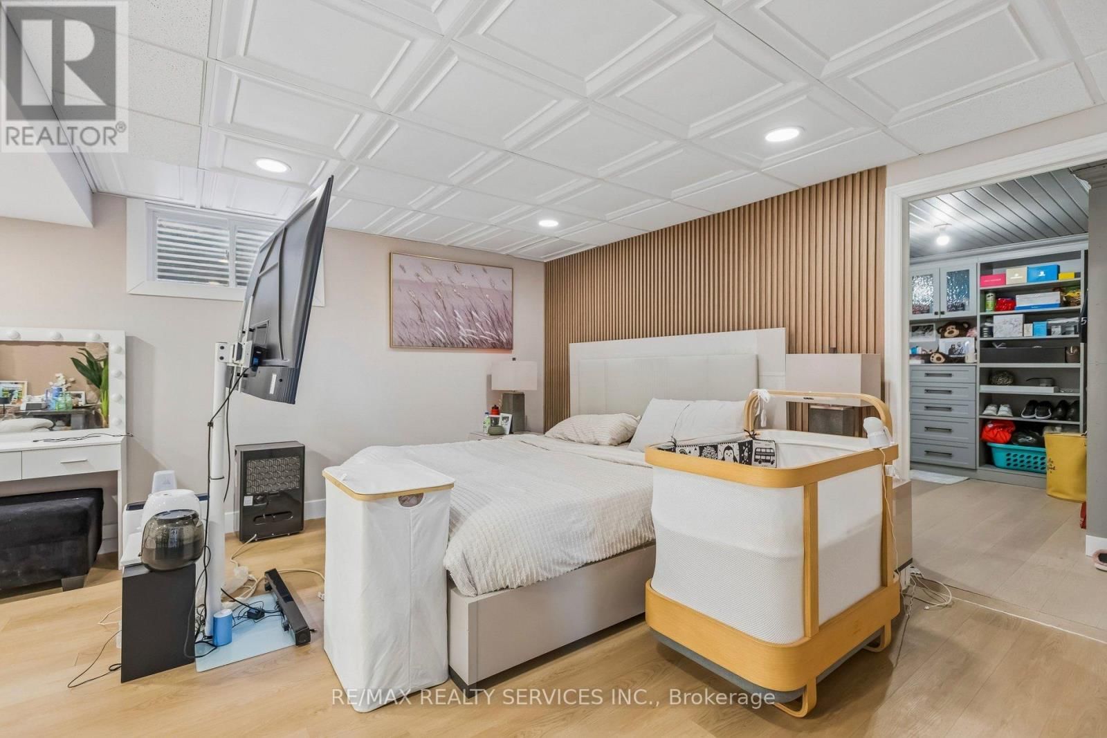 3 CHICOPEE TERRACE Image 25