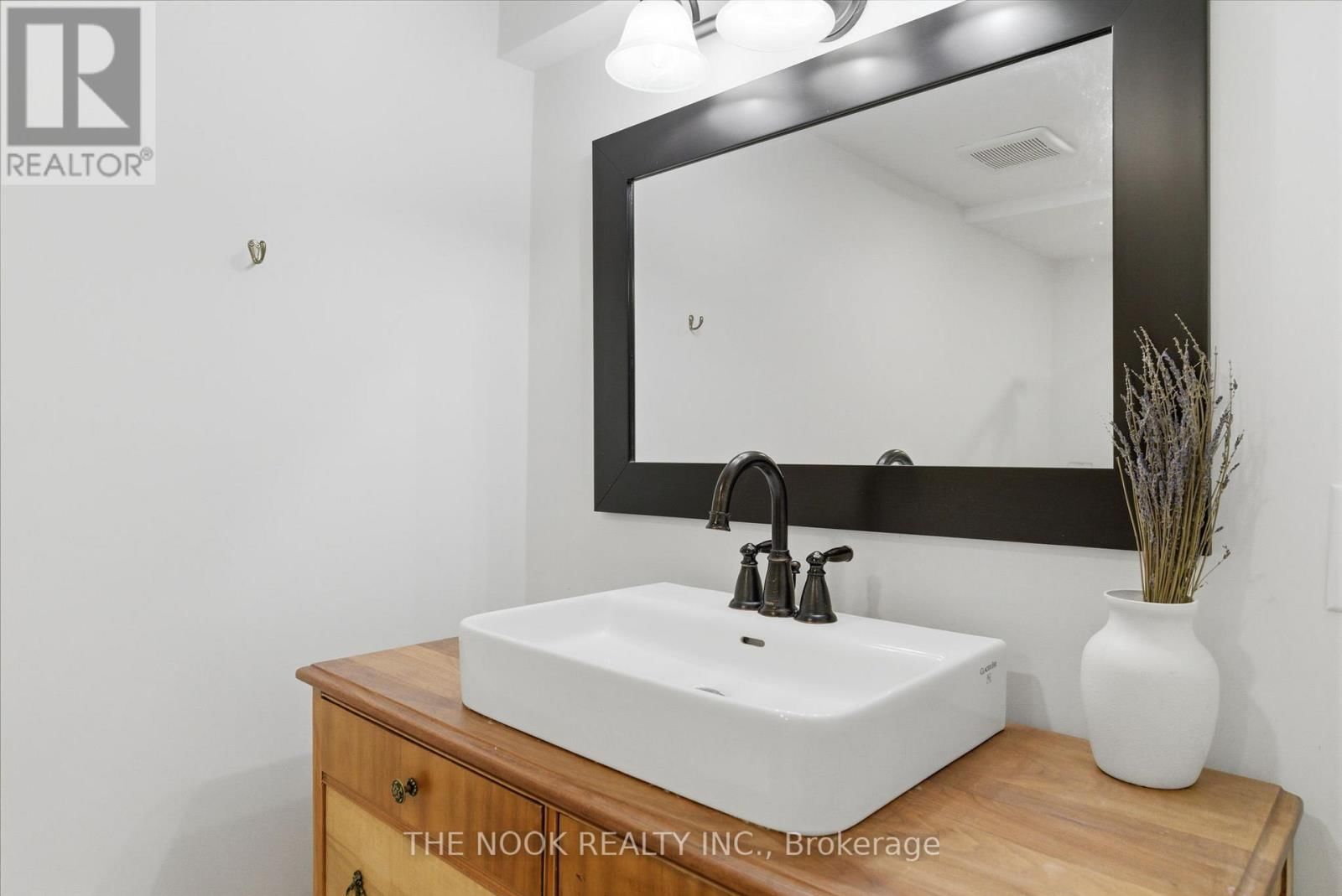 270 ST. LAWRENCE STREET EAST Image 38