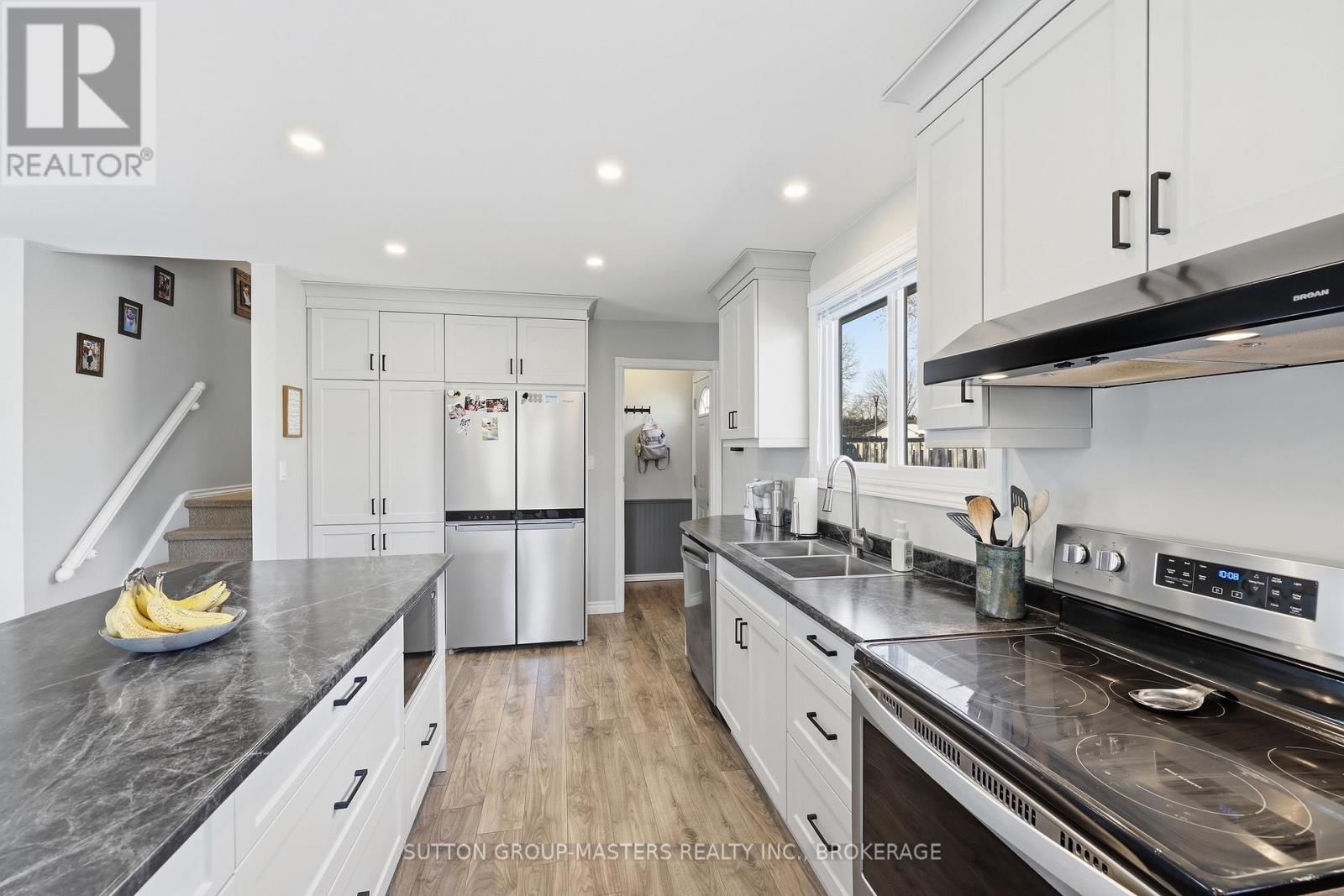 745 LOUIS STREET Image 25