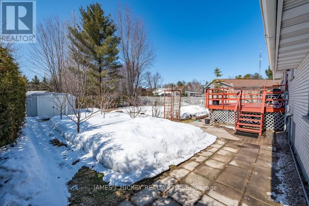 101 FRONTENAC CRESCENT Image 35