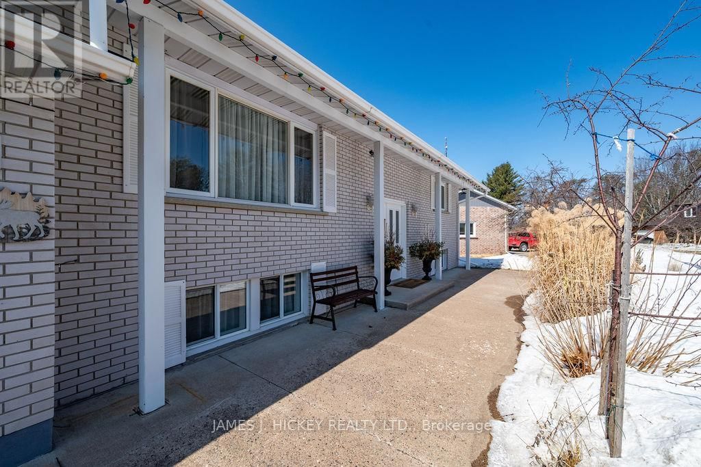 101 FRONTENAC CRESCENT Image 42