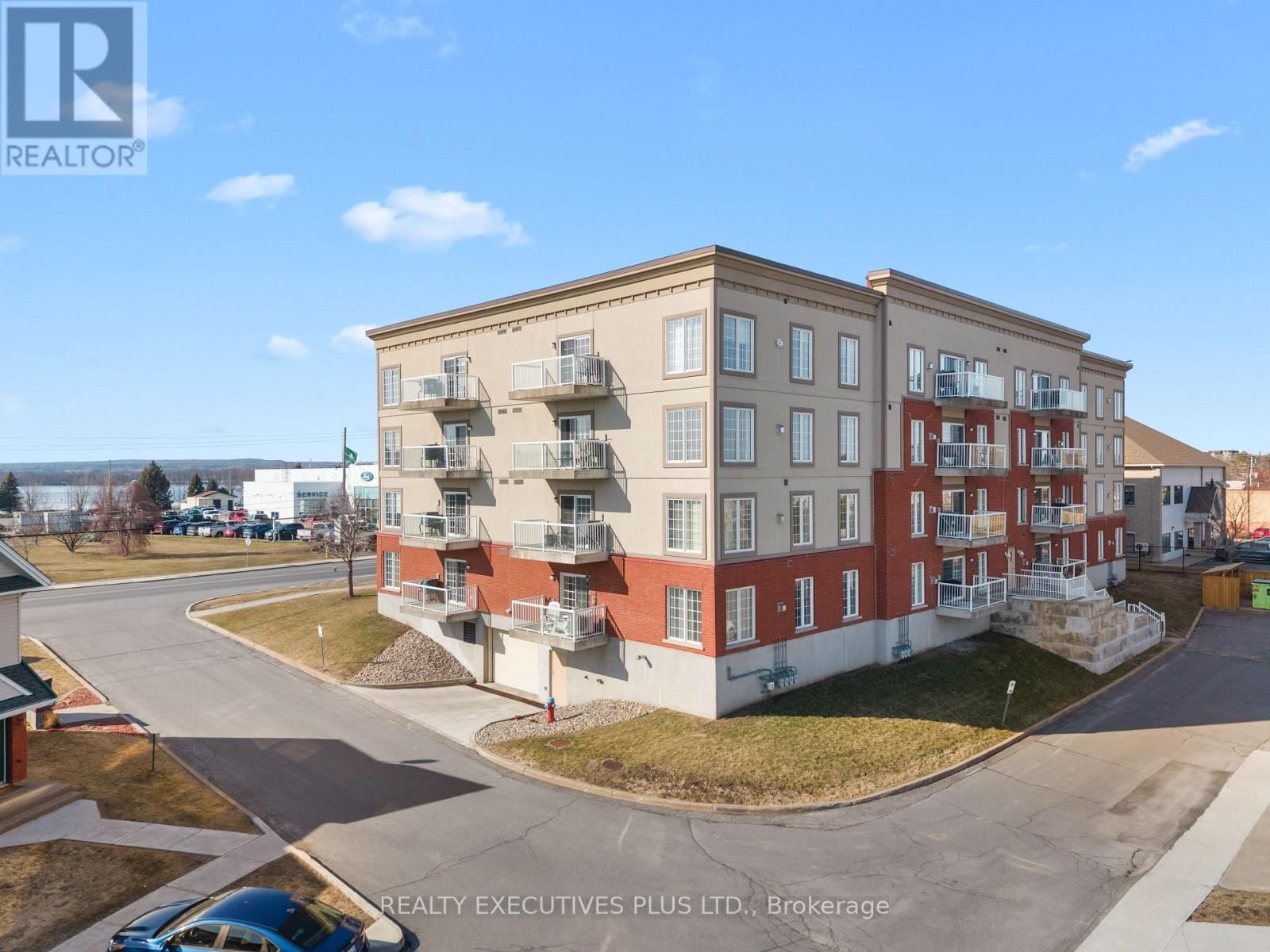 407 - 2921 LAURIER STREET Image 36